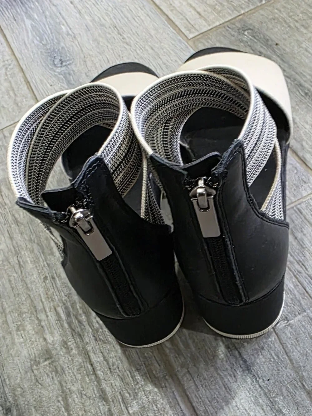 SOREL Women’s Size 10 Black & Ivory/white Wedge Sandals Platform Strappy